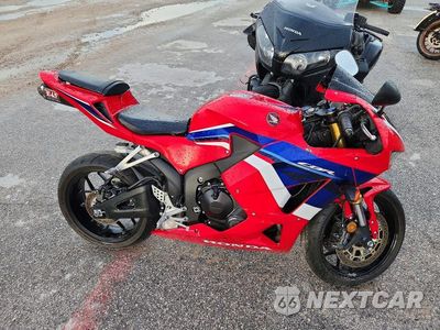 2024 HONDA CBR600 RR JH2PC40J8RK100541 - główne zdjęcie licytacji z USA - miniatura