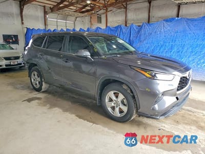 Czwarte zdjęcie samochodu z boku: 2023 TOYOTA HIGHLANDER LE VIN:5TDKDRAH0PS015482 - miniatura