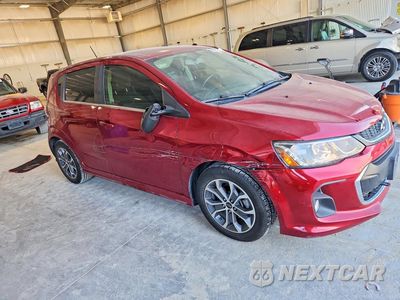 Czwarte zdjęcie samochodu z boku: 2018 CHEVROLET SONIC LT VIN:1G1JD6SH6J4117745 - miniatura