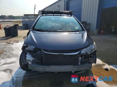Piąte zdjęcie samochodu w środku: 2018 HONDA FIT SPORT VIN:3HGGK5H63JM700609 - miniatura