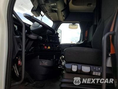Zdjęcie 7 z 14 samochodu: 2023 FREIGHTLINER CASCADIA 126