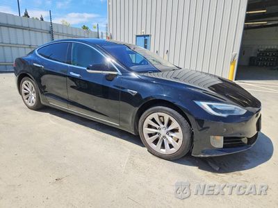 Czwarte zdjęcie samochodu z boku: 2016 TESLA MODEL S VIN:5YJSA1E16GF152907 - miniatura
