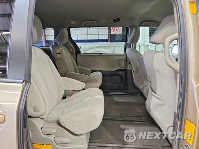Zdjęcie 11 z 13 samochodu: 2013 TOYOTA SIENNA LE VIN:5TDKK3DC8DS293383 - miniatura