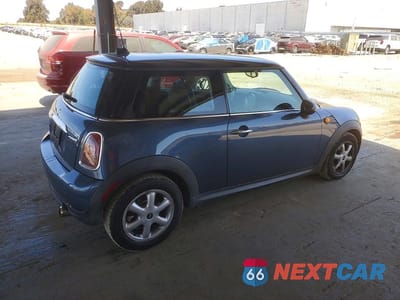 Trzecie zdjęcie samochodu z tyłu: 2010 MINI COOPER VIN:WMWMF3C51ATZ66394 - miniatura