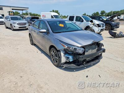 Czwarte zdjęcie samochodu z boku: 2024 KIA FORTE LXS VIN:3KPF24AD1RE730260 - miniatura