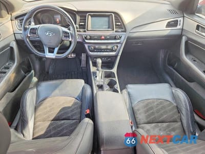 Zdjęcie 8 z 12 samochodu: 2019 HYUNDAI SONATA SPORT VIN:5NPE34AF7KH815888 - miniatura
