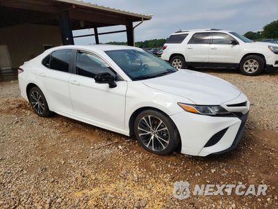 Czwarte zdjęcie samochodu z boku: 2020 TOYOTA CAMRY SE VIN:4T1G11AK3LU350779 - miniatura