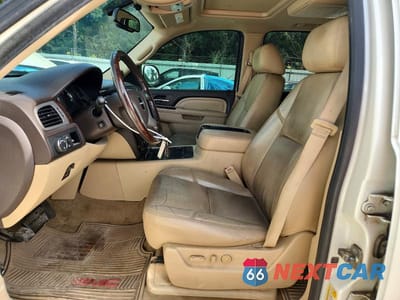 Zdjęcie 7 z 14 samochodu: 2014 GMC YUKON DENALI VIN:1GKS2EEF6ER222238 - miniatura