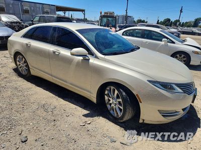 Czwarte zdjęcie samochodu z boku: 2015 LINCOLN MKZ HYBRID VIN:3LN6L2LU9FR604968 - miniatura