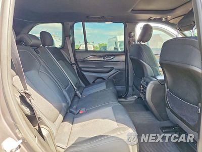 Zdjęcie 11 z 13 samochodu: 2025 JEEP GRAND CHEROKEE LAREDO VIN:1C4RJHAGXSC272460 - miniatura