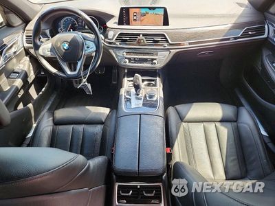 Zdjęcie 8 z 12 samochodu: 2019 BMW 740 I VIN:WBA7E2C56KB218306 - miniatura