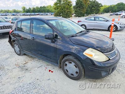 Czwarte zdjęcie samochodu z boku: 2009 NISSAN VERSA 1.8 S VIN:3N1BC13EX9L403063 - miniatura