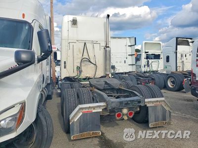 Drugie zdjęcie samochodu z przodu: 2006 FREIGHTLINER CST120 SEMI TRUCK VIN:1FUJBBCK06LX07056 - miniatura