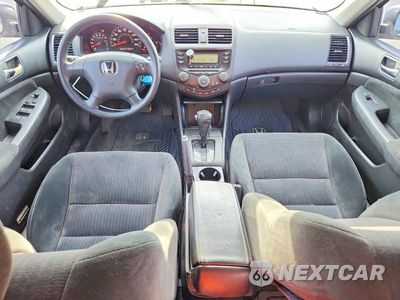 Zdjęcie 8 z 12 samochodu: 2005 HONDA ACCORD LX VIN:1HGCM56405A156163 - miniatura