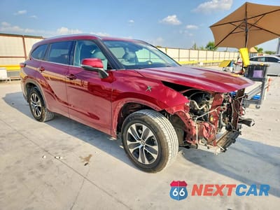 Czwarte zdjęcie samochodu z boku: 2020 TOYOTA HIGHLANDER XLE VIN:5TDGZRAH3LS511927 - miniatura