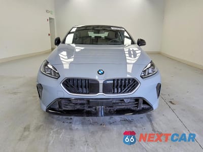 Piąte zdjęcie samochodu w środku: 2026 BMW 228 VIN:WBA83GG08T7U80998 - miniatura