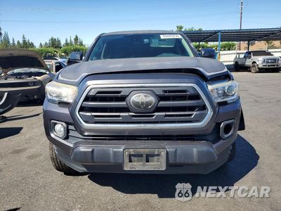 Piąte zdjęcie samochodu w środku: 2018 TOYOTA TACOMA SR5 V6 VIN:3TMCZ5AN9JM130366 - miniatura
