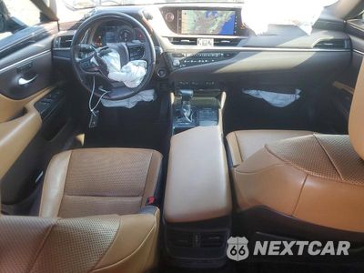 Zdjęcie 8 z 12 samochodu: 2021 LEXUS ES 300H VIN:58ADA1C18MU005670 - miniatura