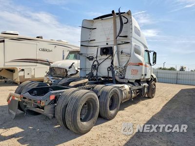 Trzecie zdjęcie samochodu z tyłu: 2021 VOLVO VNL SEMI TRUCK VIN:4V4NC9EH3MN275018 - miniatura