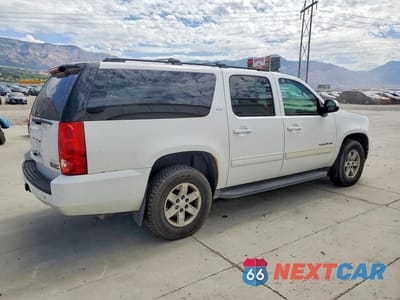 Trzecie zdjęcie samochodu z tyłu: 2010 GMC YUKON XL K1500 SLT VIN:1GKUKKE3XAR257906 - miniatura