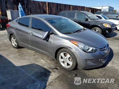 Czwarte zdjęcie samochodu z boku: 2013 HYUNDAI ELANTRA GLS VIN:5NPDH4AEXDH277808 - miniatura