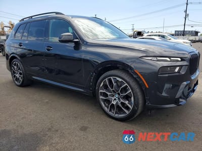 Czwarte zdjęcie samochodu z boku: 2025 BMW X7 XDRIVE40I VIN:5UX23EM05S9W26471 - miniatura