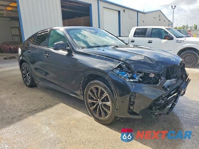 Czwarte zdjęcie samochodu z boku: 2025 BMW X6 XDRIVE40I VIN:5UX33EX09S9X77510 - miniatura