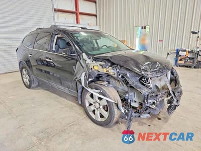 Czwarte zdjęcie samochodu z boku: 2017 CHEVROLET TRAVERSE LT VIN:1GNKVGKD6HJ253713 - miniatura