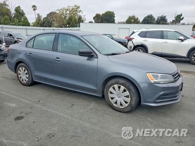 Czwarte zdjęcie samochodu z boku: 2016 VOLKSWAGEN JETTA S VIN:3VW167AJ1GM250600 - miniatura