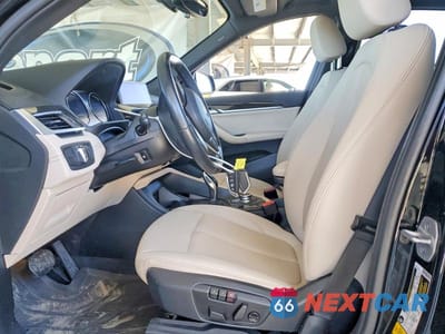 Zdjęcie 7 z 12 samochodu: 2021 BMW X1 XDRIVE28I VIN:WBXJG9C06M5S39886 - miniatura