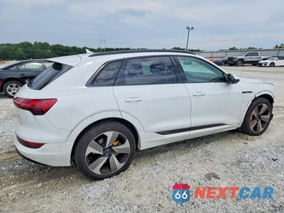 Trzecie zdjęcie samochodu z tyłu: 2022 AUDI E-TRON PREMIUM PLUS VIN:WA1LAAGE8NB042262 - miniatura