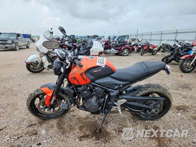 Trzecie zdjęcie samochodu z tyłu: 2023 TRIUMPH MOTORCYCLE TRIDENT 660 VIN:SMTL10UL3PTBH3616 - miniatura