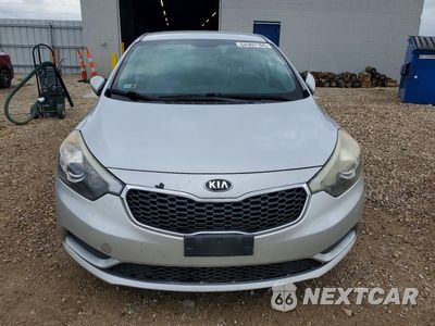 Piąte zdjęcie samochodu w środku: 2016 KIA FORTE LX VIN:KNAFK4A68G5542701 - miniatura