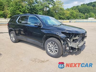 Czwarte zdjęcie samochodu z boku: 2023 CHEVROLET TRAVERSE LT VIN:1GNEVHKW2PJ116108 - miniatura