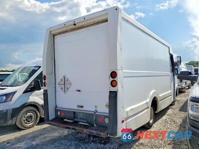 Trzecie zdjęcie samochodu z tyłu: 2018 ISUZU NPR VIN:JALB4T178J7W00833 - miniatura