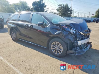 Czwarte zdjęcie samochodu z boku: 2026 TOYOTA SIENNA XLE 8-PASSENGER VIN:5TDYRKEC0TS291768 - miniatura