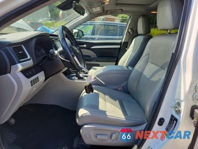 Zdjęcie 7 z 13 samochodu: 2017 TOYOTA HIGHLANDER XLE VIN:5TDJZRFH9HS466157 - miniatura
