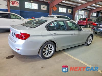 Trzecie zdjęcie samochodu z tyłu: 2016 BMW 320 XI VIN:WBA8A3C58GK551748 - miniatura