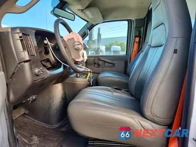 Zdjęcie 7 z 14 samochodu: 2025 GMC SAVANA BOX TRUCK VIN:7GZ07SF78SN007704 - miniatura