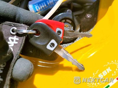 Zdjęcie 8 z 9 samochodu: 2004 DUCATI 749 BIPOSTO VIN:ZDM1UB3SX4B006081 - miniatura