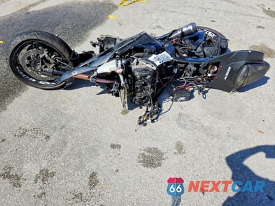 Trzecie zdjęcie samochodu z tyłu: 2006 SUZUKI GSX-R1000 VIN:JS1GT76A762107424 - miniatura