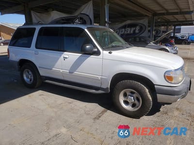 Czwarte zdjęcie samochodu z boku: 2000 FORD EXPLORER XLT VIN:1FMZU73E1YZC43038 - miniatura