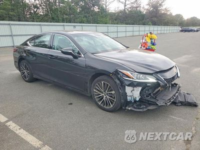 Czwarte zdjęcie samochodu z boku: 2024 LEXUS ES 250 BASE VIN:58AD11D1XRU013288 - miniatura