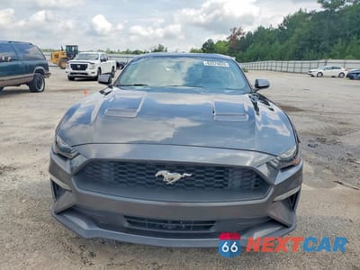 Piąte zdjęcie samochodu w środku: 2019 FORD MUSTANG VIN:1FA6P8THXK5160792 - miniatura