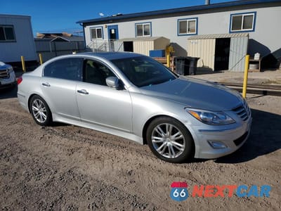 Czwarte zdjęcie samochodu z boku: 2013 HYUNDAI GENESIS 3.8L VIN:KMHGC4DD4DU257747 - miniatura