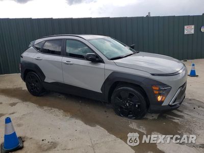 Czwarte zdjęcie samochodu z boku: 2026 HYUNDAI KONA SEL SPORT VIN:KM8HF3AB1TU435766 - miniatura