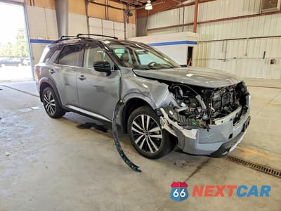 Czwarte zdjęcie samochodu z boku: 2025 NISSAN PATHFINDER PLATINUM VIN:5N1DR3DK2SC248283 - miniatura