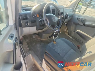 Zdjęcie 8 z 12 samochodu: 2011 MERCEDES-BENZ SPRINTER 2500 DELIVERY VAN VIN:WD3PE8CB2B5562235 - miniatura
