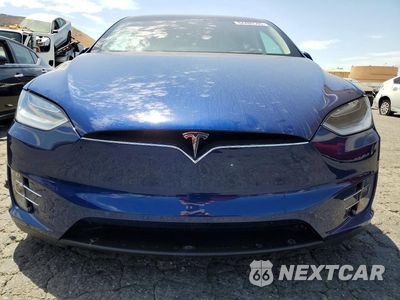 Piąte zdjęcie samochodu w środku: 2017 TESLA MODEL X VIN:5YJXCBE22HF078482 - miniatura