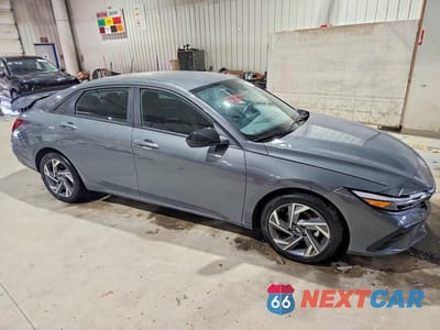 Czwarte zdjęcie samochodu z boku: 2025 HYUNDAI ELANTRA SEL SPORT VIN:KMHLM4DG2SU064452 - miniatura